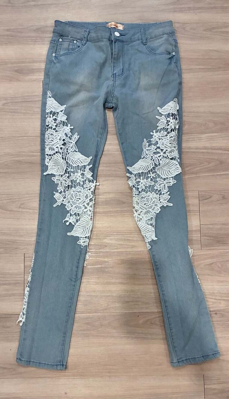 Youboya Light Wash Skinny Jeans With White Lace Floral Embroidery